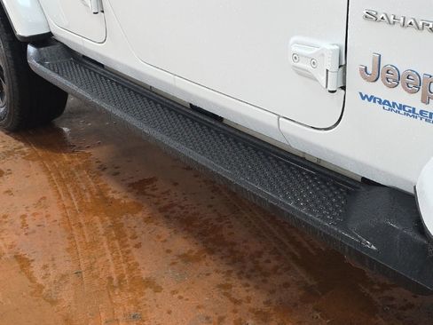 Used 2022 Jeep Wrangler Unlimited Sahara image 11