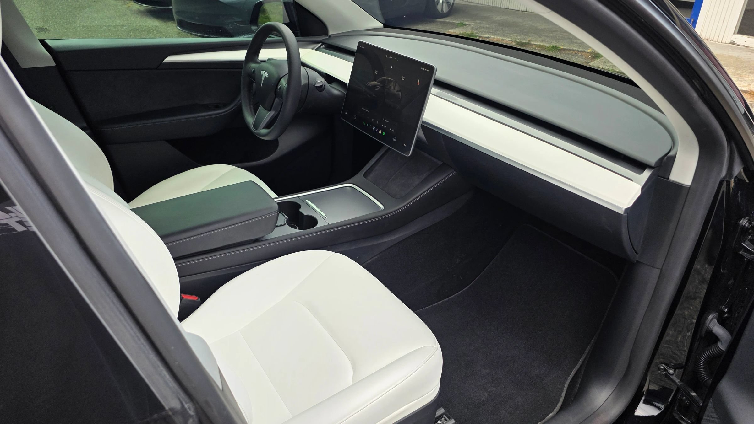 Used 2024 Tesla Model Y Performance AWD/4WD image 12