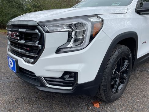 Used 2024 GMC Terrain AT4 image 9