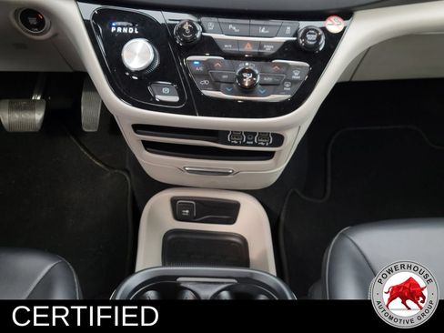 Used 2023 Chrysler Pacifica Touring-L FWD image 24