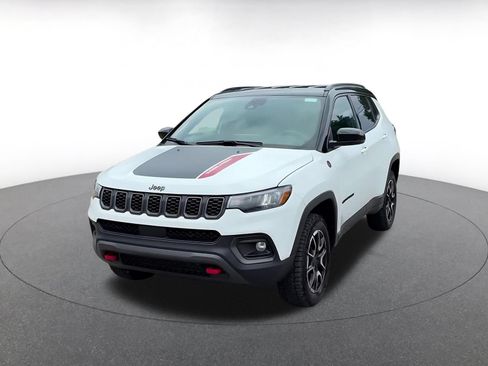 Used 2025 Jeep Compass Trailhawk AWD/4WD image 5