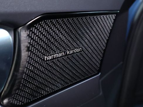 Used 2022 Volvo C40 P8 Recharge Ultimate image 16