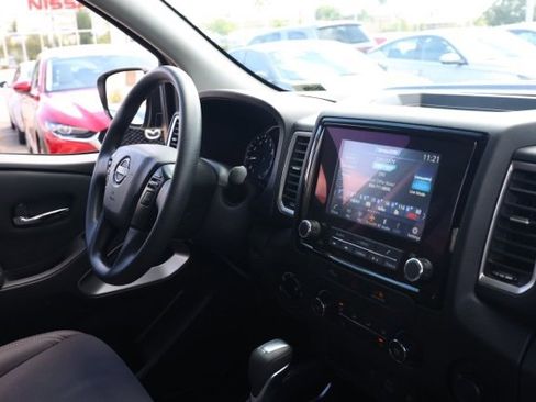 Used 2023 Nissan Frontier SV image 18