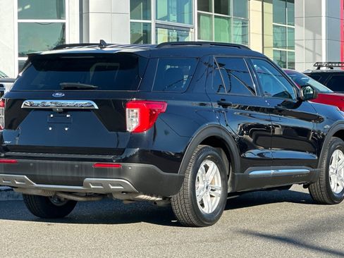 Used 2024 Ford Explorer XLT w/ Equipment Group 202A image 4