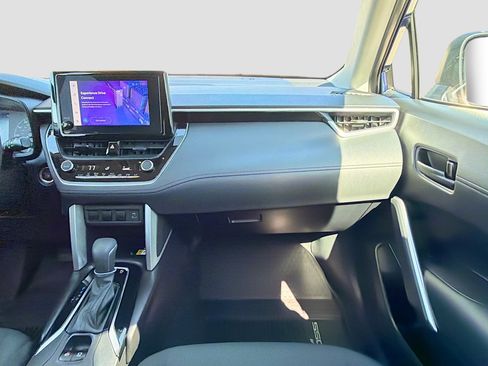 Used 2023 Toyota Corolla Cross LE image 17