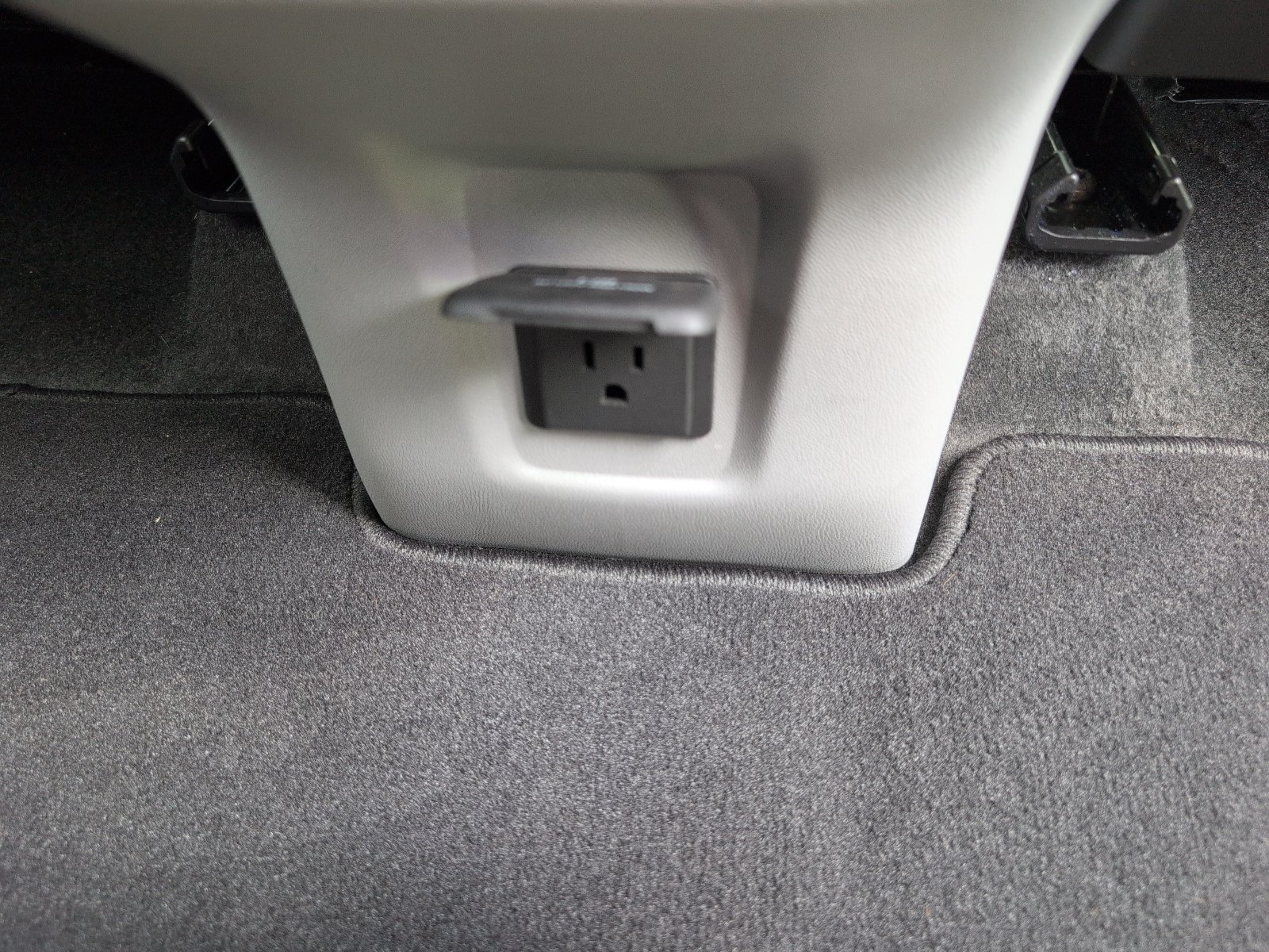 Used 2024 GMC Terrain SLE w/ Driver Convenience Package FWD image 15