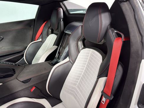 Used 2023 Chevrolet Corvette Stingray Premium Conv w/ Z51 Performance Package RWD image 27