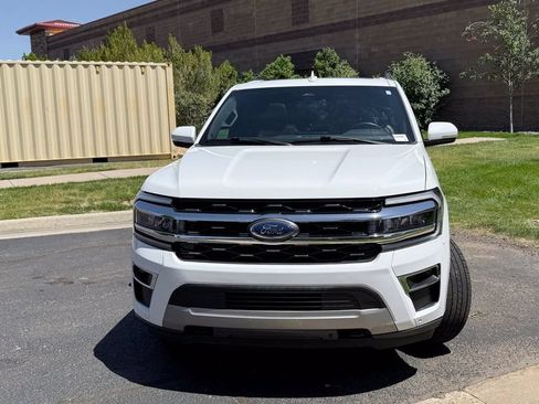 Used 2022 Ford Expedition Limited AWD/4WD image 3