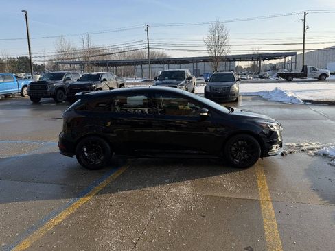Used 2017 Ford Focus ST image 5