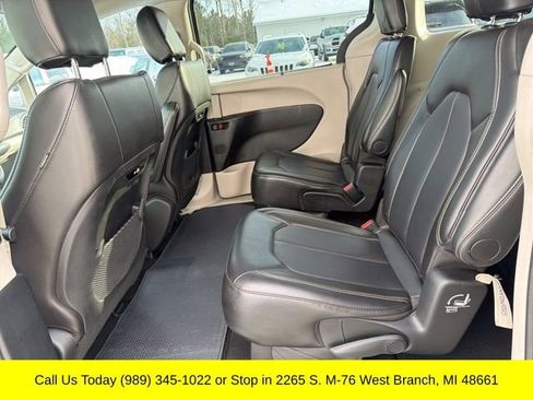 Used 2024 Chrysler Pacifica Touring-L image 28