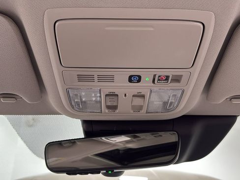 Used 2020 Honda Accord Touring image 11