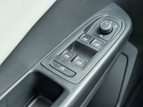Used 2025 Volkswagen Taos SE AWD/4WD image 25