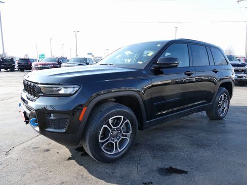 Used 2022 Jeep Grand Cherokee Trailhawk w/ Advanced Protech Group II image 8