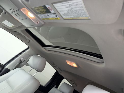 Used 2019 Toyota Sequoia SR5 AWD/4WD image 23