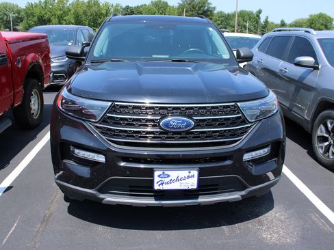 Used 2021 Ford Explorer XLT w/ Equipment Group 202A AWD/4WD image 2