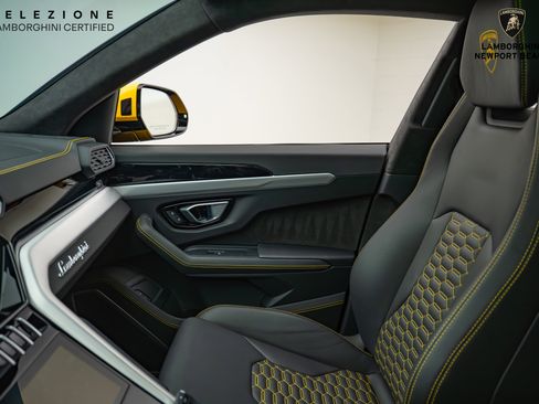 Used 2022 Lamborghini Urus image 33