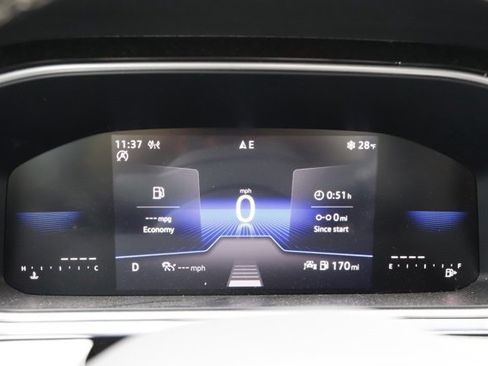 Used 2025 Volkswagen Taos SE image 29