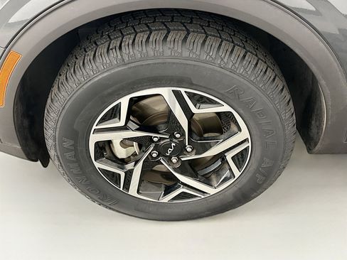 Used 2025 Kia Sportage LX image 11