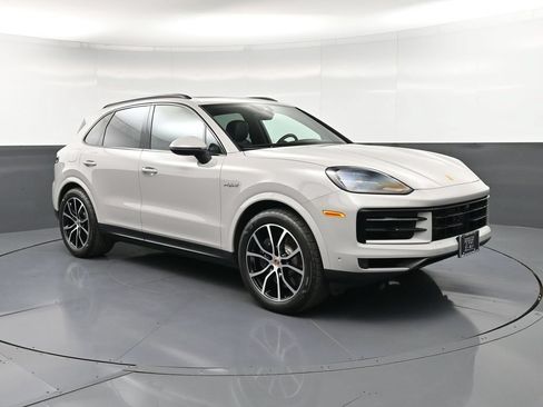 Certified 2026 Porsche Cayenne E-Hybrid AWD/4WD image 10