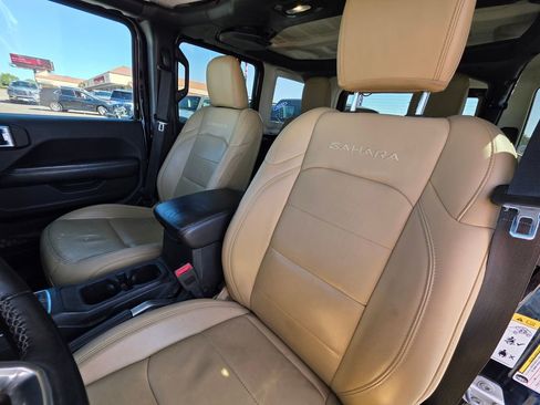 Used 2018 Jeep Wrangler Unlimited Sahara AWD/4WD image 12