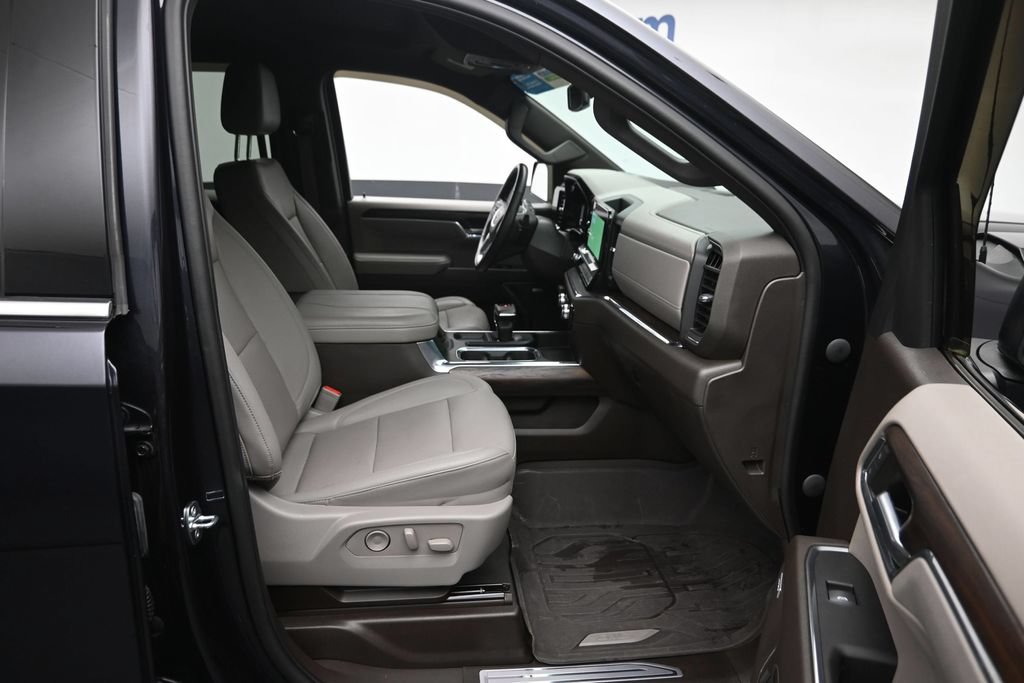 Used 2023 GMC Sierra 1500 SLT w/ SLT Premium Plus Package AWD/4WD image 9