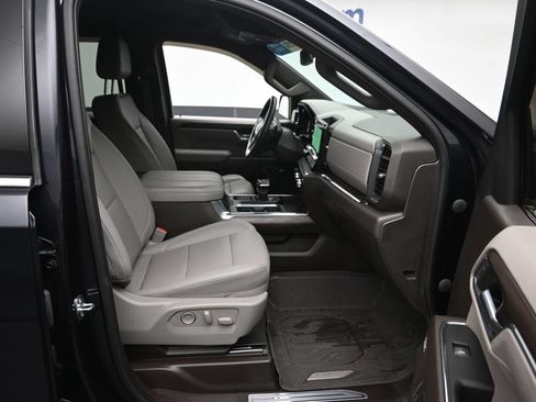 Used 2023 GMC Sierra 1500 SLT w/ SLT Premium Plus Package AWD/4WD image 9