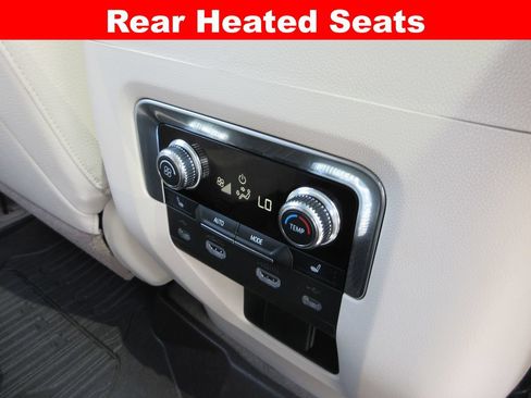 Used 2021 GMC Yukon Denali w/ Denali Ultimate Package AWD/4WD image 28