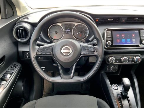 Used 2025 Nissan Kicks Play S image 6