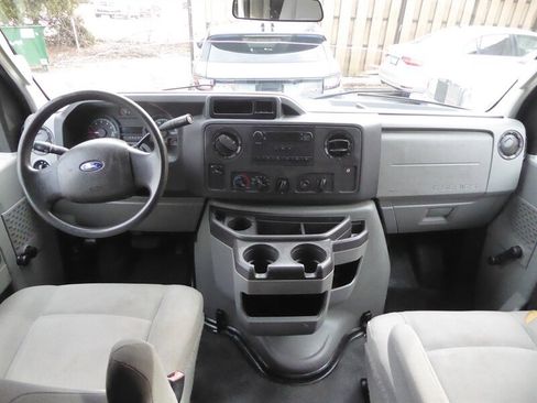 Used 2014 Ford E-250 and Econoline 250 Extended image 9