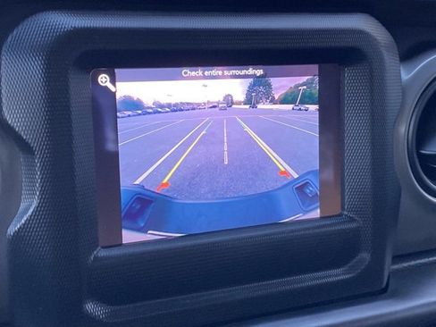 Used 2020 Jeep Gladiator Sport image 16