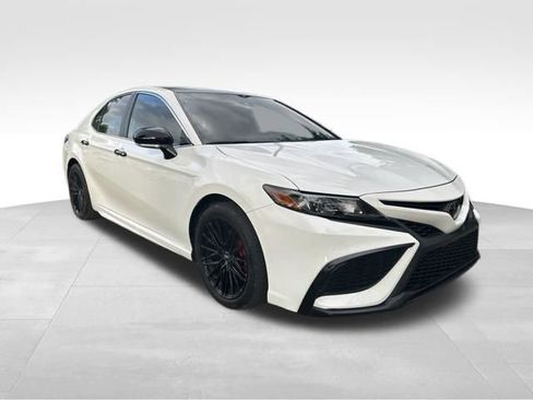 Used 2022 Toyota Camry SE FWD image 5