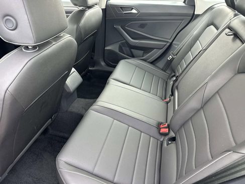 Certified 2024 Volkswagen Jetta SE w/ Panoramic Sunroof Package image 13