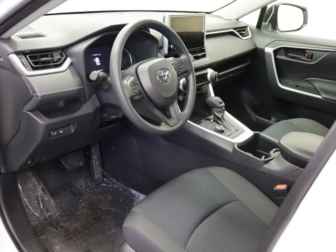 Used 2025 Toyota RAV4 LE image 9