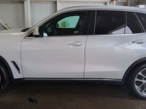 Used 2019 BMW X5 xDrive40i w/ Premium Package 2 AWD/4WD image 4
