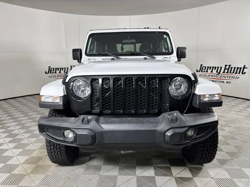 Used 2022 Jeep Gladiator Sport AWD/4WD image 2