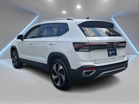 Certified 2025 Volkswagen Taos SE w/ Panoramic Sunroof Package AWD/4WD image 6