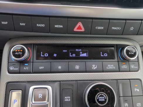 Used 2025 Hyundai Palisade SEL FWD image 14