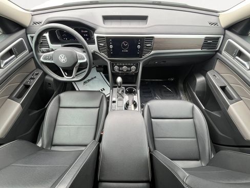 Used 2023 Volkswagen Atlas SE w/ Black Wheel Package image 3