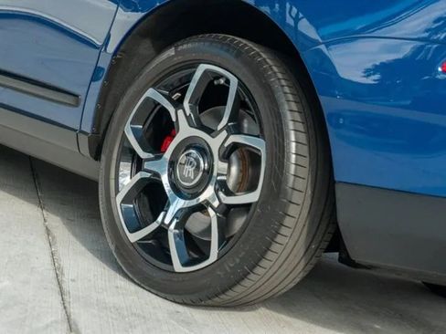 Used 2021 Rolls-Royce Cullinan Black Badge image 37