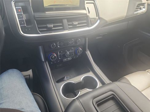 Used 2023 Chevrolet Suburban Premier AWD/4WD image 40