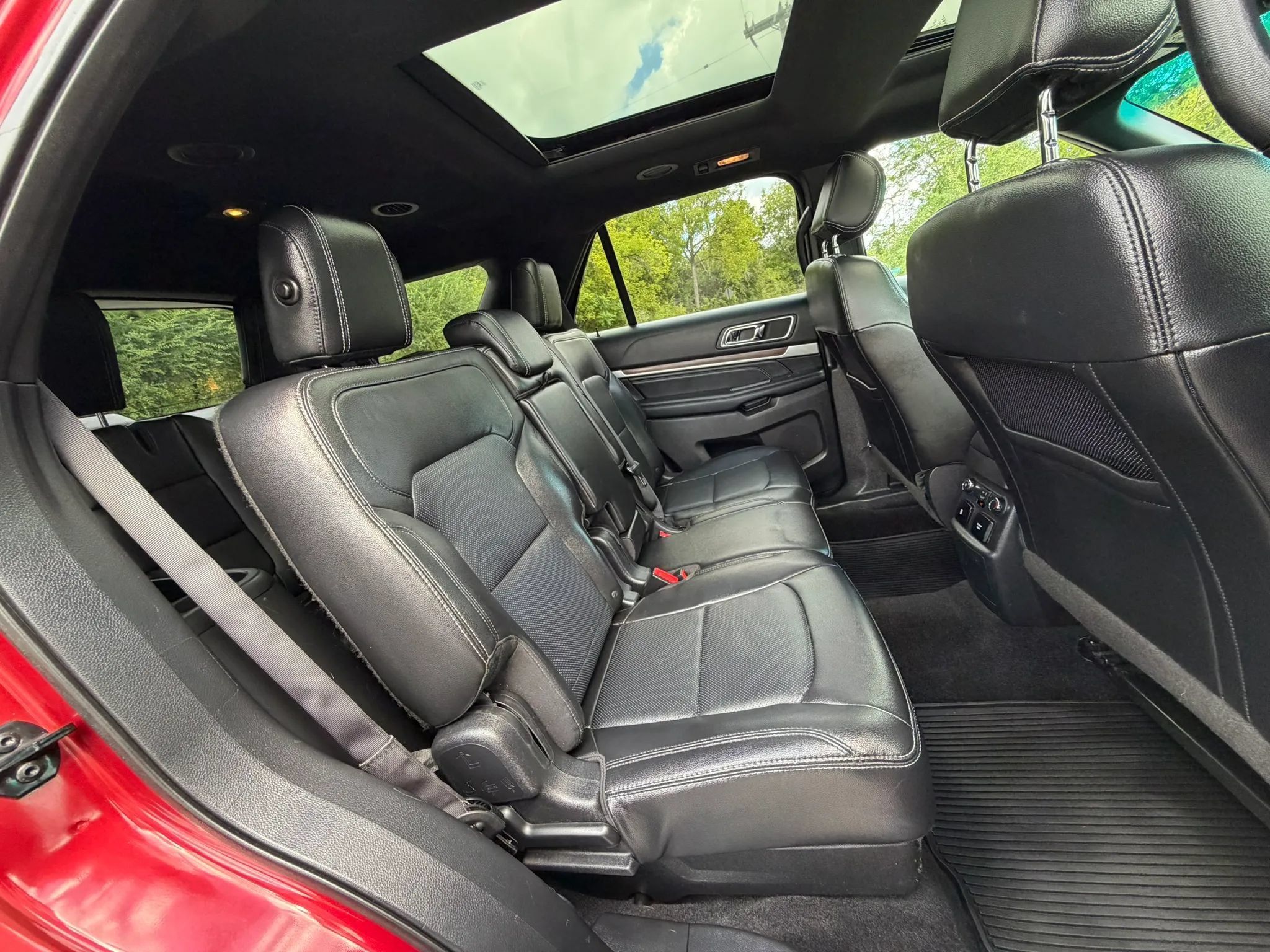 Used 2016 Ford Explorer Limited w/ Equipment Group 301A FWD image 18