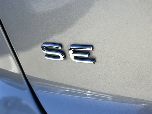 Used 2022 Volkswagen Atlas Cross Sport SE image 7