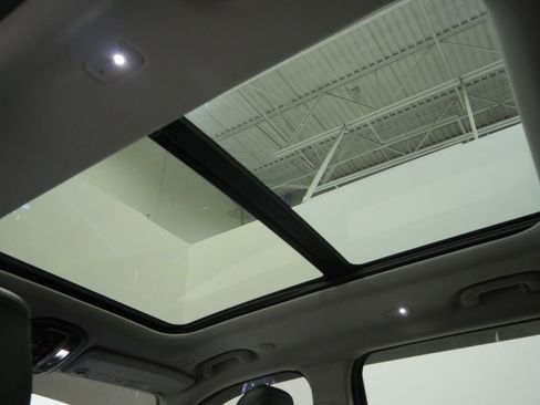 Used 2023 Jeep Grand Cherokee L Limited w/ Black Appearance Package AWD/4WD image 4