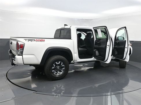 Used 2022 Toyota Tacoma TRD Off-Road image 21