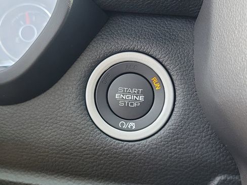 Used 2023 RAM 1500 Laramie AWD/4WD image 10