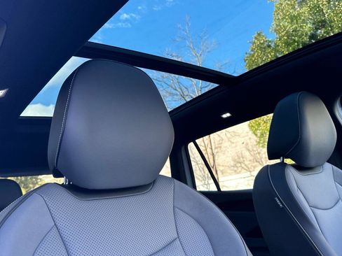 New 2026 Volkswagen Tiguan SE R-Line FWD image 16