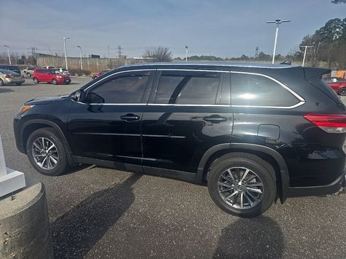 Used 2019 Toyota Highlander XLE w/ Protection Package #3 image 8