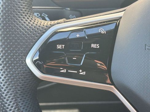 Used 2022 Volkswagen Tiguan SE R-Line FWD image 14