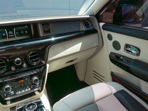 Used 2024 Rolls-Royce Phantom Sedan w/ The Phantom Package RWD image 81