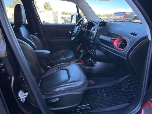 Used 2016 Jeep Renegade Trailhawk w/ Premium Trailhawk Package image 22